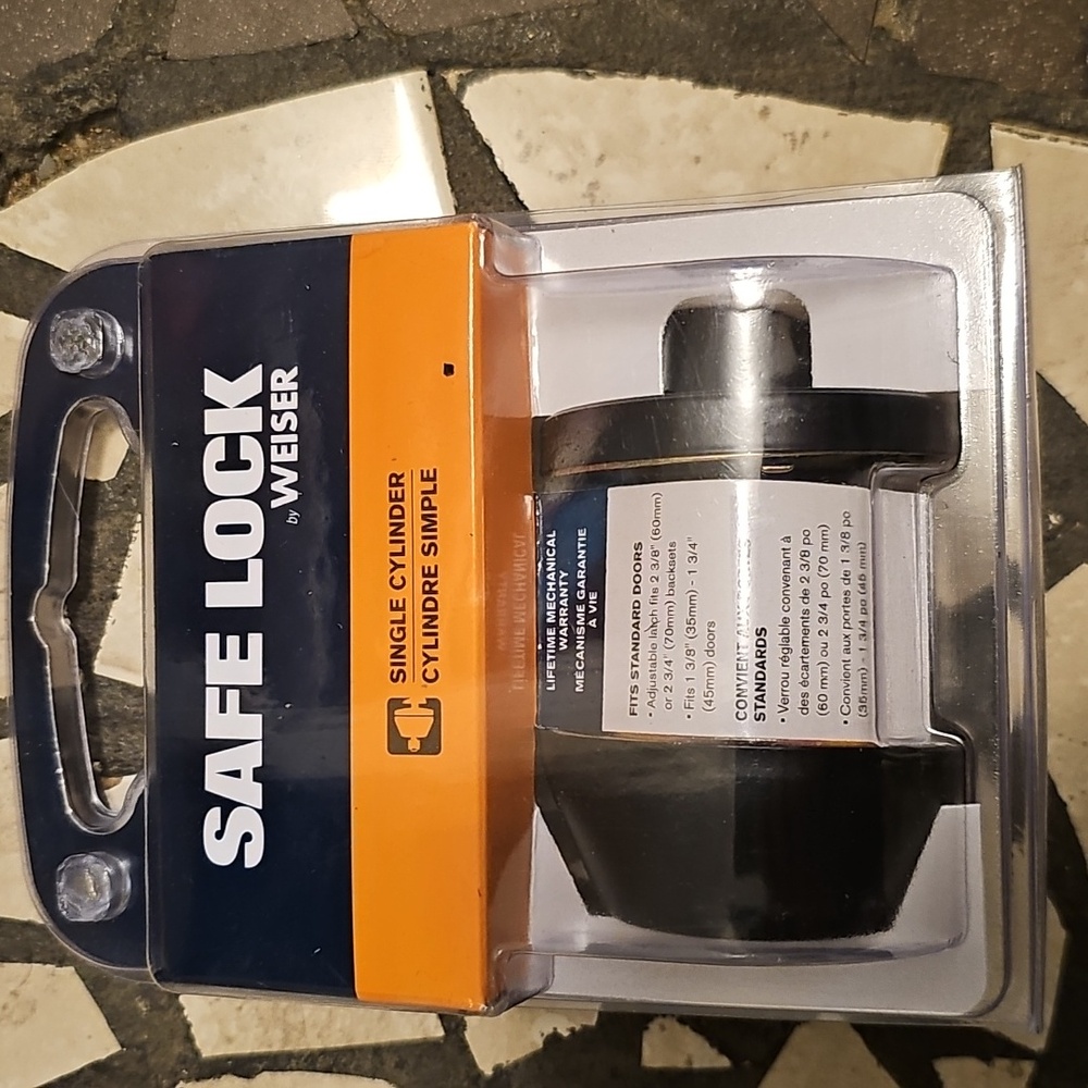 Brand New Weiser Single Cylinder Deadbolt Lock in Black With 2 Keys